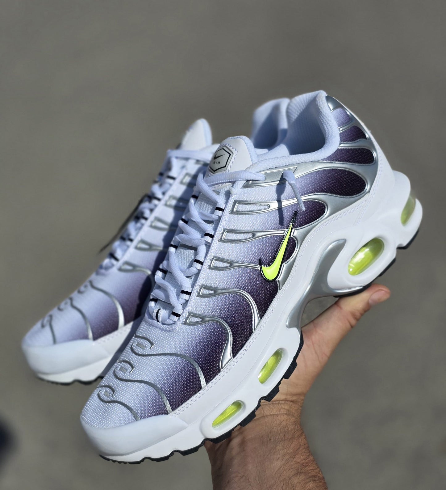 TN BLANCA GRIS LOGO VERDE