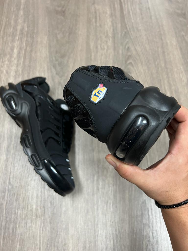 ZAPATILLAS TN NEGRAS