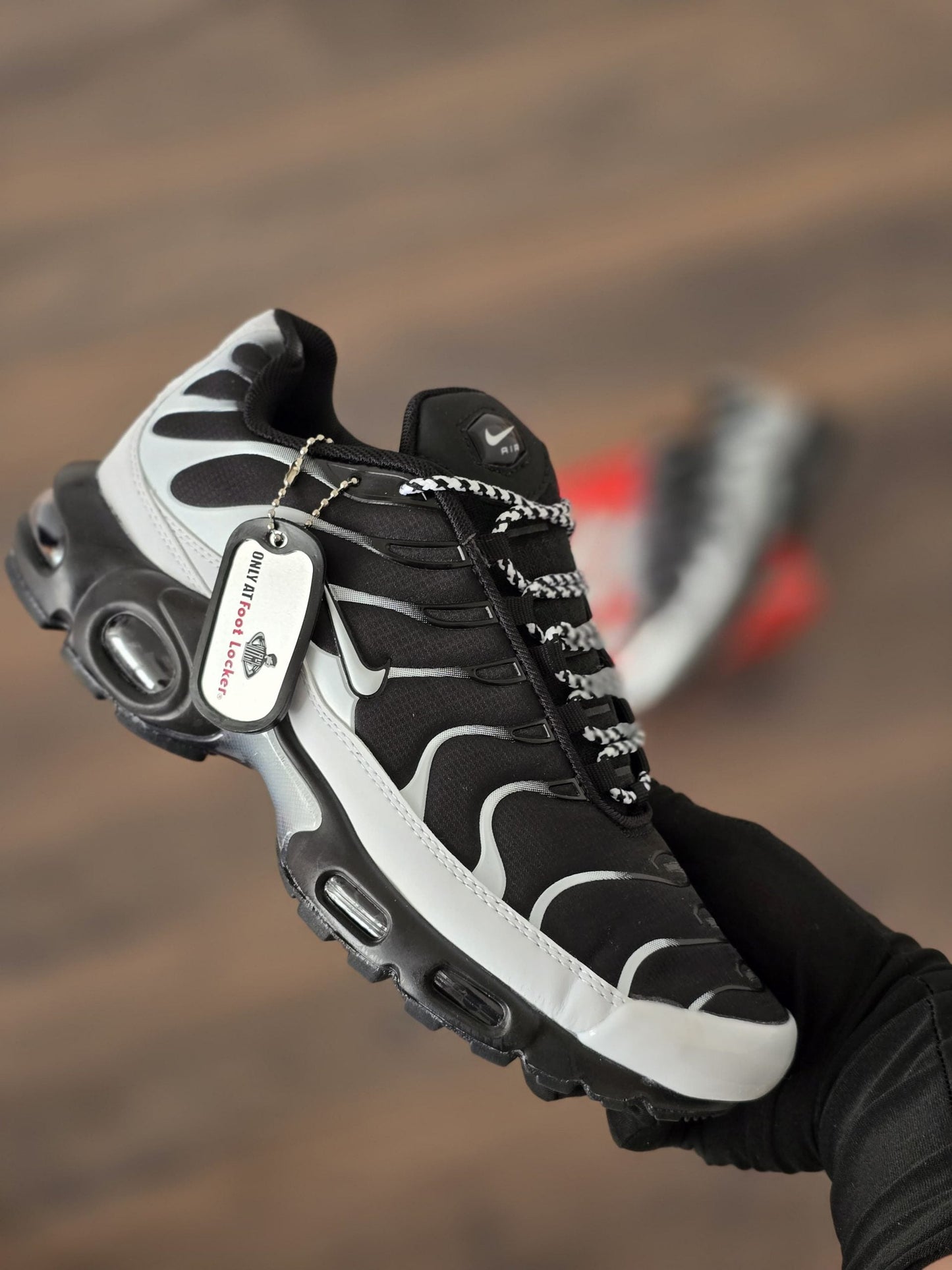 TN NEGRA BLANCA CORDONES OREO